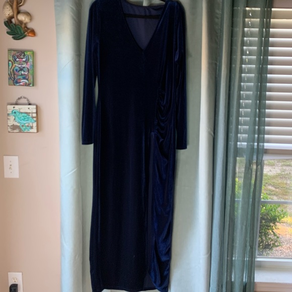 EUC 🫶🏽Long Blue Velvet Dress // Long Sleeve // Plus 2xl - Picture 2 of 9